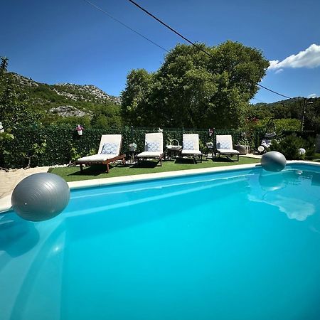 Villa Ivona With Swimming Pool And Jacuzzi Oslje Exteriör bild