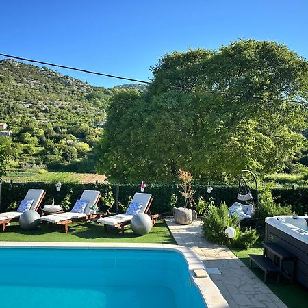 Villa Ivona With Swimming Pool And Jacuzzi Oslje Exteriör bild