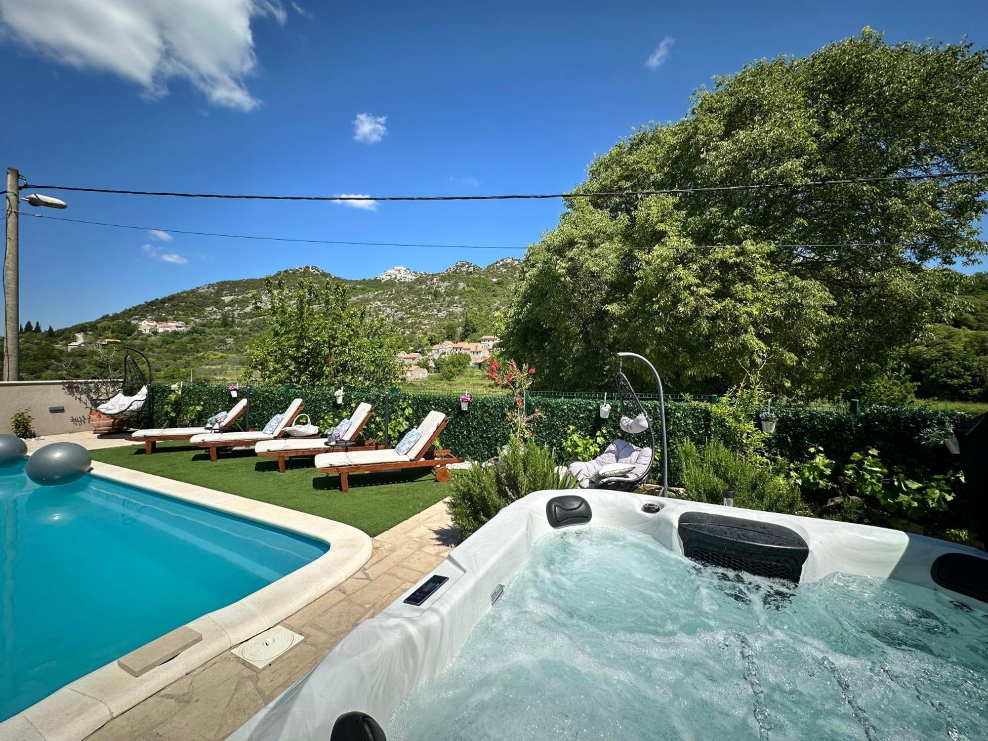 Villa Ivona With Swimming Pool And Jacuzzi Oslje Exteriör bild